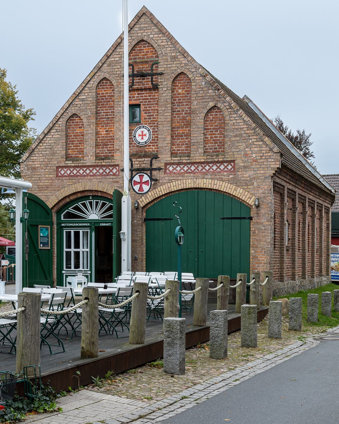 Example: a former lifesaving shed (Rettungsschuppen) in Zingst on the Baltic